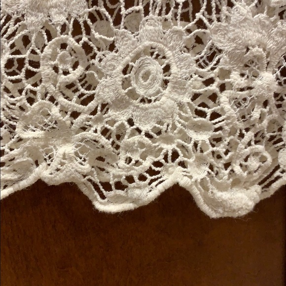 Forever 21 Open knit lace and floral tank top - Picture 5 of 8